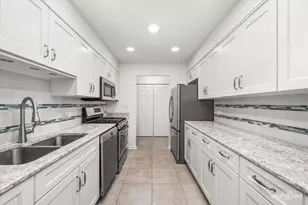 1004 N Mill St, Naperville, IL 60563 - Photo 7