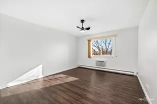 1004 N Mill St, Naperville, IL 60563 - Photo 9