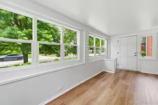 216 S Commonwealth Ave, Aurora, IL 60506 - Photo 5