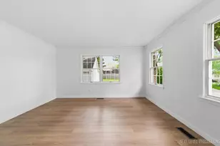 216 S Commonwealth Ave, Aurora, IL 60506 - Photo 13