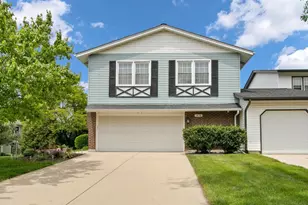 1838 Prentiss Dr, Downers Grove, IL 60516 - Photo 1