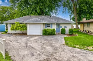 524 Park Ave, Fox Lake, IL 60020 - Photo 3
