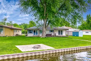 524 Park Ave, Fox Lake, IL 60020 - Photo 1