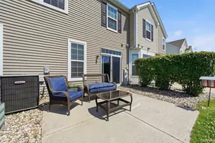 15242 Kenmare Cir, Manhattan, IL 60442 - Photo 3