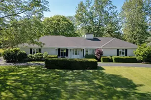 1812 Prestwick Dr, Inverness, IL 60067 - Photo 1
