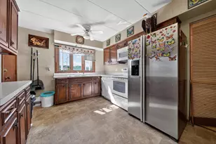 9504 S 86th Ave, Hickory Hills, IL 60457 - Photo 15