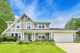 8 Hampton Ct, Mundelein, IL 60060 - Photo 1