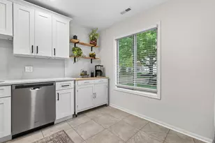 452 Minnesota Cir, Carol Stream, IL 60188 - Photo 5