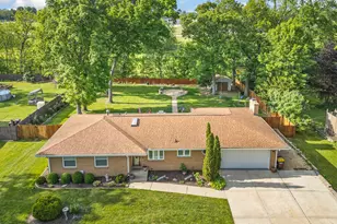 7632 Larwinn Dr, Rockford, IL 61107 - Photo 3