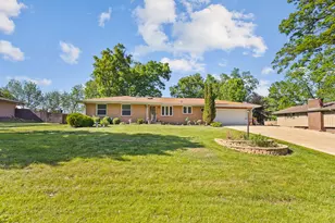 7632 Larwinn Dr, Rockford, IL 61107 - Photo 1