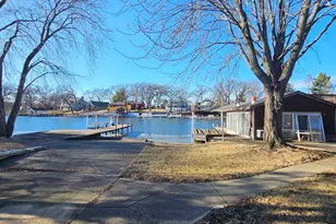 2120 Beach Dr, Fox River Grove, IL 60021 - Photo 9