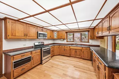 6037 Dunham Road, Downers Grove, IL 60516 - Photo 11