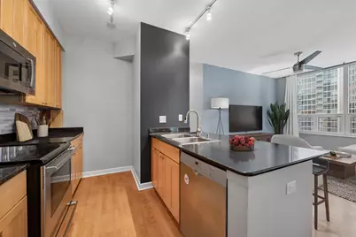 421 W Huron Street #1309, Chicago, IL 60654 - Photo 5