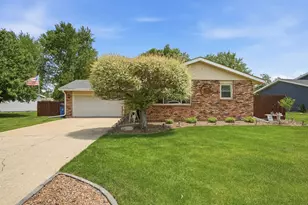 1150 Pheasant Dr, Bradley, IL 60915 - Photo 1