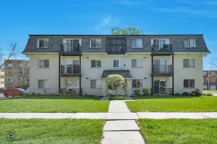 9621 S Karlov Ave, Oak Lawn, IL 60453 - Photo 1
