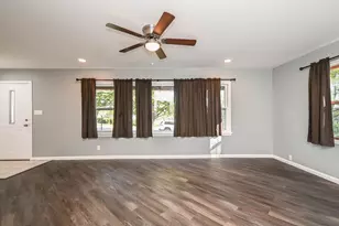 127 S Hawthorne Blvd, Mundelein, IL 60060 - Photo 9