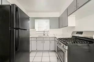 127 S Hawthorne Blvd, Mundelein, IL 60060 - Photo 11