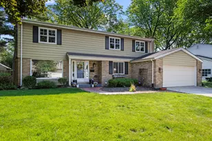 125 N Gibbons Ave, Arlington Heights, IL 60004 - Photo 1