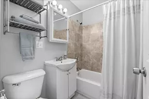 2735 N Ridgeway Ave, Chicago, IL 60647 - Photo 13