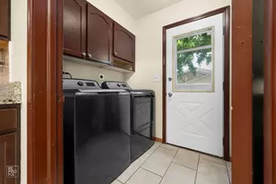 1914 Flintshire Dr, Schaumburg, IL 60194 - Photo 21