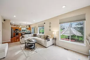 533 Rose Ln, Bartlett, IL 60103 - Photo 5