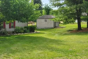 1814 Hickory Ln, Dixon, IL 61021 - Photo 3