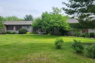 1814 Hickory Ln, Dixon, IL 61021 - Photo 1