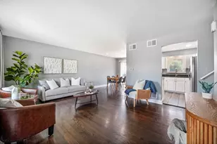 10403 Barnard Dr, Chicago Ridge, IL 60415 - Photo 3