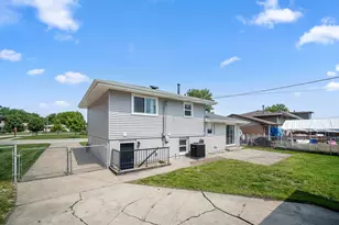 10403 Barnard Dr, Chicago Ridge, IL 60415 - Photo 21
