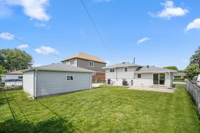 10403 Barnard Drive, Chicago Ridge, IL 60415 - Photo 19