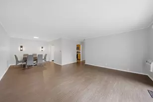 300 Claymoor Rd, Hinsdale, IL 60521 - Photo 13