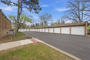 300 Claymoor Rd, Hinsdale, IL 60521 - Photo 29