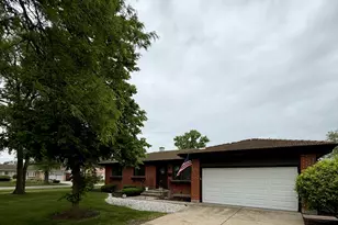 832 Leahy Circle, Des Plaines, IL 60016 - Photo 1