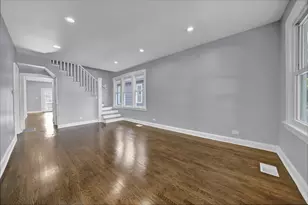 8611 S Kingston Ave, Chicago, IL 60617 - Photo 5