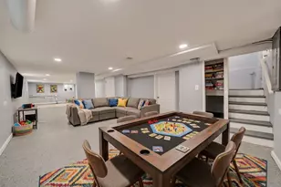 8611 S Kingston Ave, Chicago, IL 60617 - Photo 21