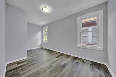 8611 S Kingston Avenue, Chicago, IL 60617 - Photo 13