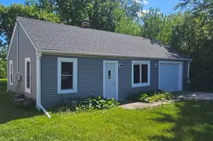 639 Colonial Dr, Machesney Park, IL 61115 - Photo 1
