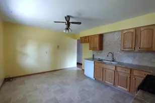 312 E 11th St, Pecatonica, IL 61063 - Photo 11