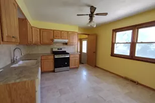 312 E 11th St, Pecatonica, IL 61063 - Photo 9
