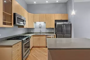520 W Huron St, Chicago, IL 60654 - Photo 3
