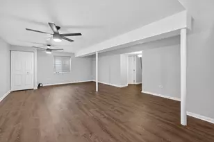 1051 Delta Dr, Elgin, IL 60123 - Photo 27