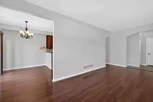 1051 Delta Dr, Elgin, IL 60123 - Photo 11