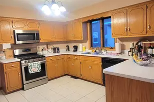 14241 Mackinaw Ave, Burnham, IL 60633 - Photo 11
