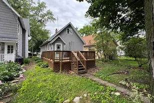 1019 Prospect St, Elgin, IL 60120 - Photo 3