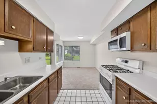 1326 Kingsbury Dr, Hanover Park, IL 60133 - Photo 7