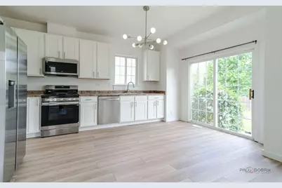 178 W Hampton Drive, Round Lake, IL 60073 - Photo 9