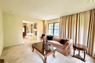 11N071 Johnstown Rd, Elgin, IL 60124 - Photo 9