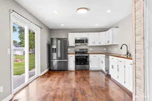 144 E Grant St, Leland, IL 60531 - Photo 5