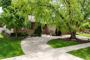 437 N Kevin Dr, Addison, IL 60101 - Photo 1