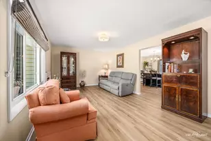 30W056 Buckthorn Ct, Warrenville, IL 60555 - Photo 5
